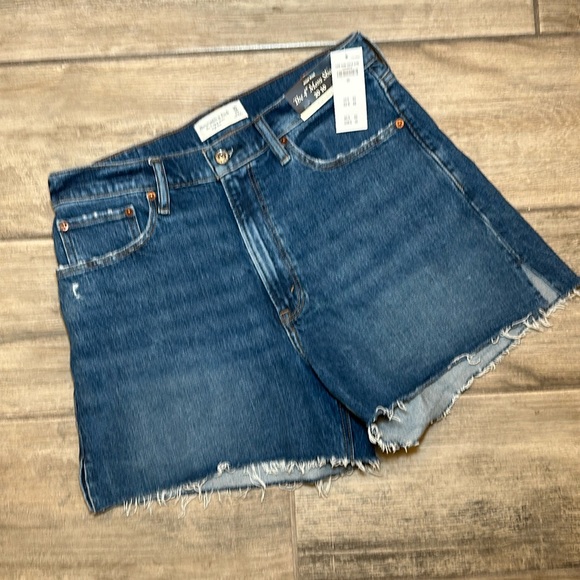 Abercrombie & Fitch Pants - Abercrombie & Fitch Curve Love High Rise Mom Short